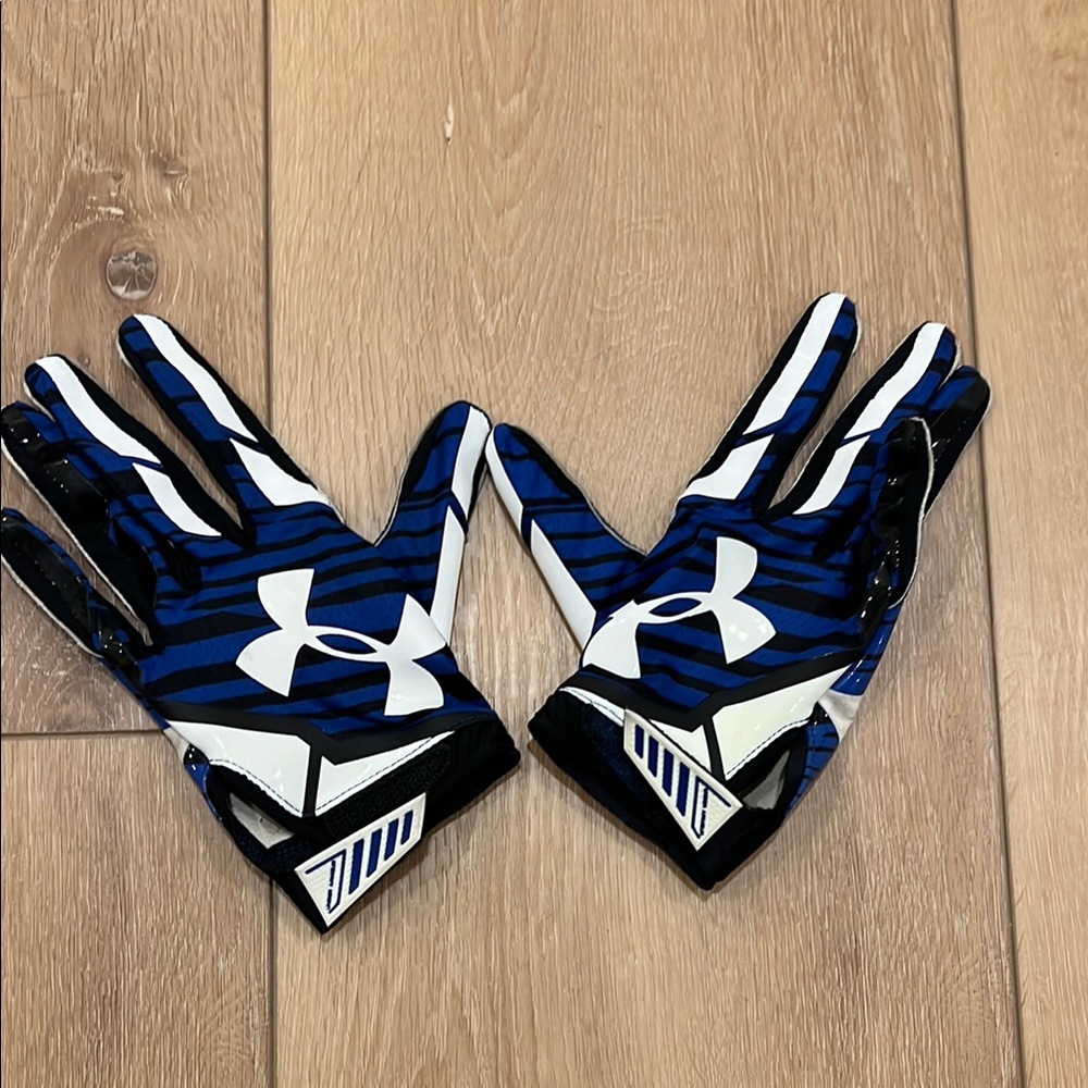 Under Armour Blue and Black Football Gloves Men’s Small